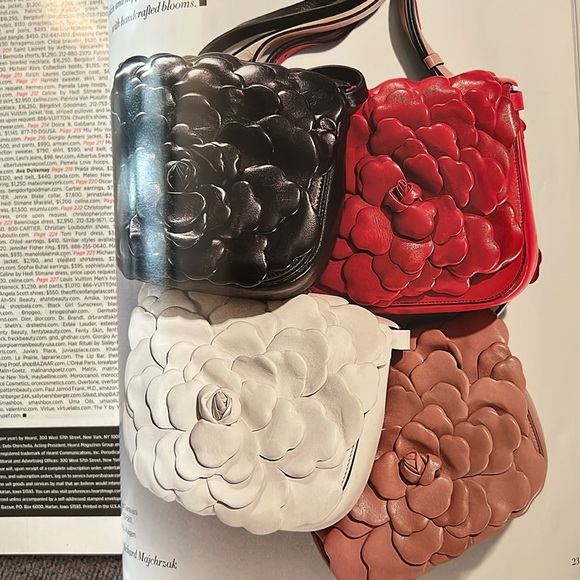 "Collectors" Harper's Bazaer Magazine (Rhianna) 2020 lssue - Picture 10 of 12